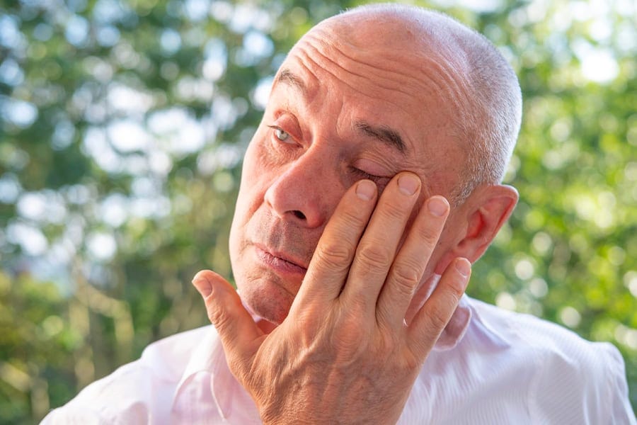 est ce que l implant de la cataracte peut il bouger chirurgien ophtalmologue specialiste cataracte centre ophtalmologiste ophtalmologie paris est